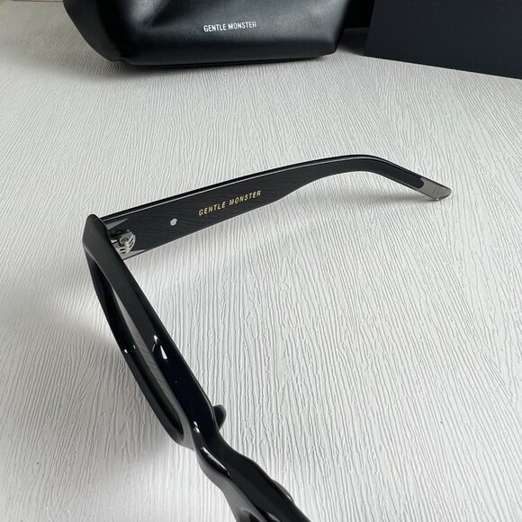 NWT  Gentle Monster Cat-eye Sunglasses in Black Acetate - Picture 4 of 9